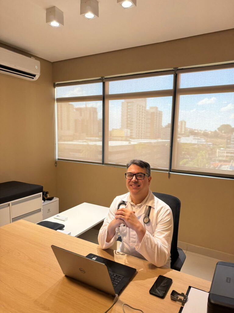 Dr. Felipe Caixeta, especialista em nutrologia, foco em longevidade saudável e prevenção de doenças crônicas